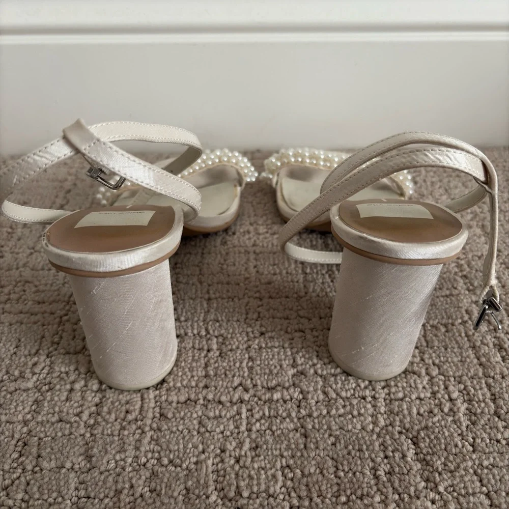 Dolce Vita Women's Cream Sandals - Picture 3 of 3